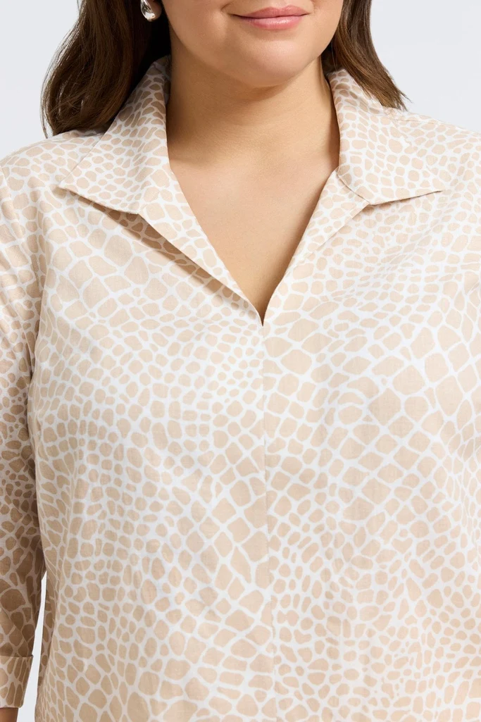 Agnes Plus Linen Giraffe 3/4 Sleeve Popover Shirt - Image 12