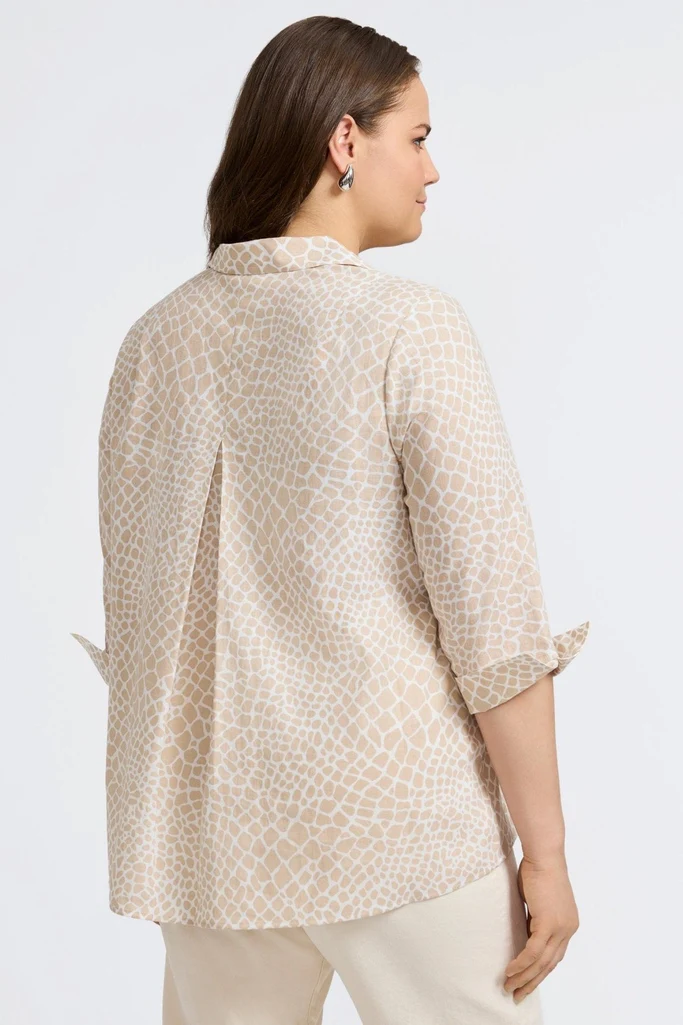Agnes Plus Linen Giraffe 3/4 Sleeve Popover Shirt - Image 13