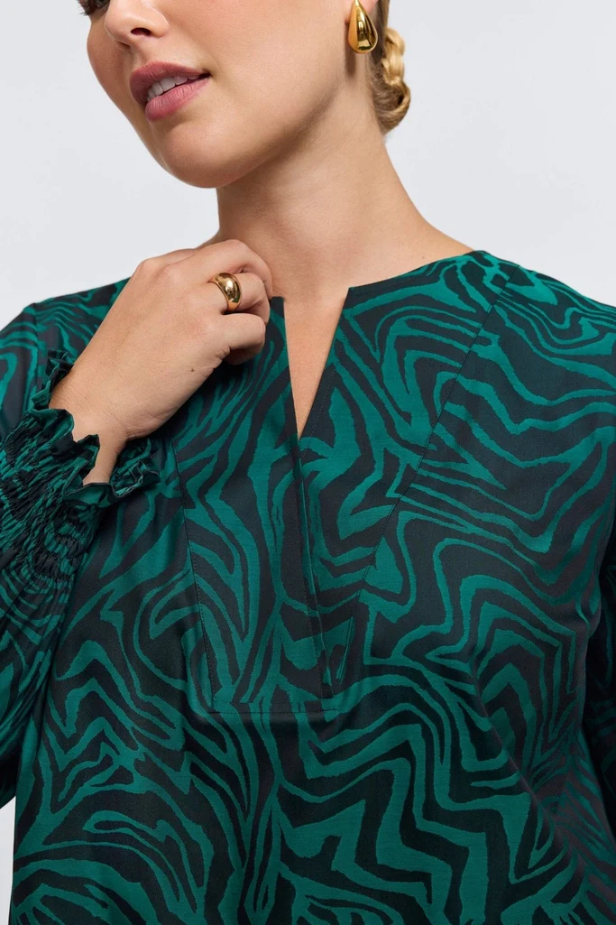 Alicia Plus Zebra Jacquard Long Sleeve Popover Shirt - Image 4
