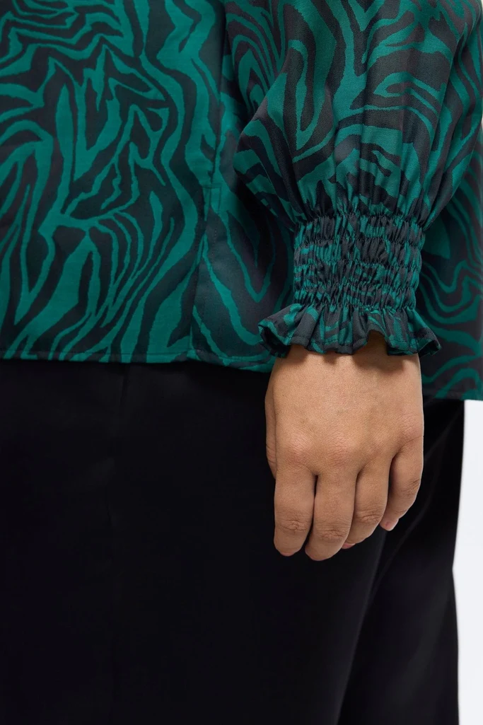 Alicia Plus Zebra Jacquard Long Sleeve Popover Shirt - Image 5