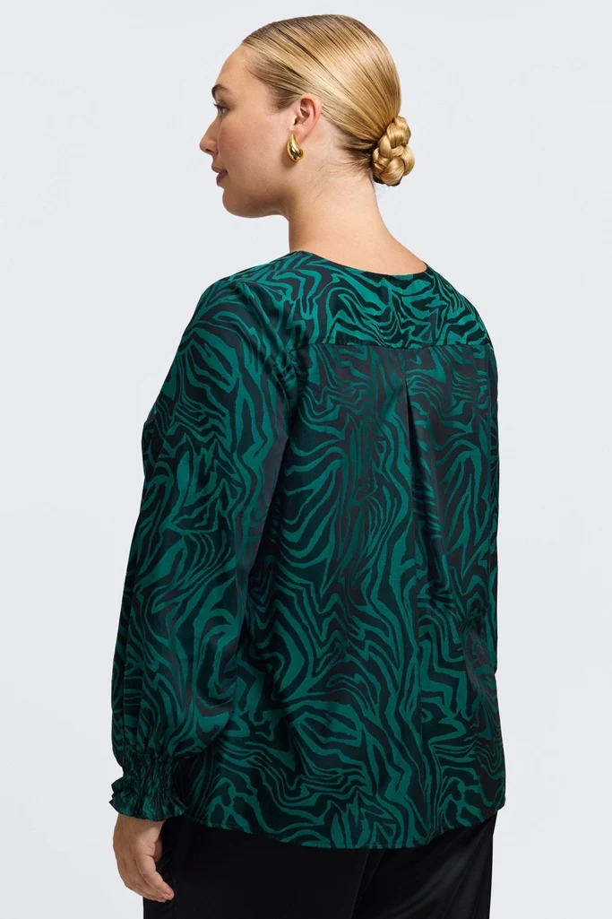 Alicia Plus Zebra Jacquard Long Sleeve Popover Shirt - Image 7