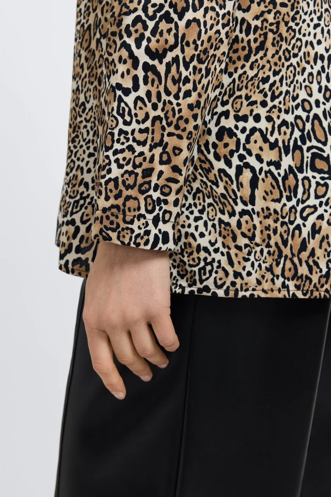 Carolina Playful Animal Long Sleeve Shirt Jacket - Image 4