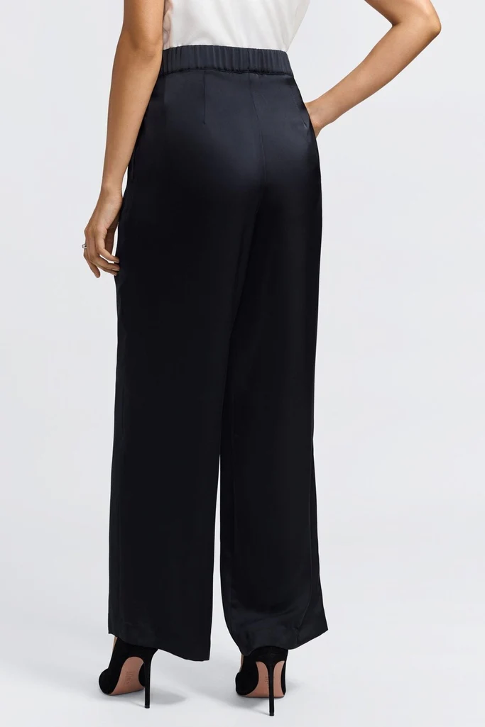 Hostess Petite Beyond Silk Pull On Pant - Image 3
