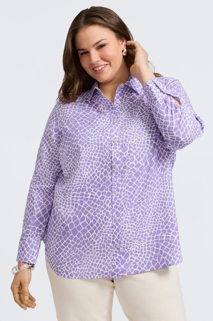 Meghan Plus Linen Giraffe Long Sleeve Shirt - Image 5